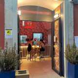 ...altri due all�interno davanti al bancone